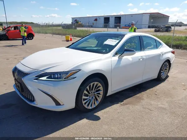 58AEZ1B1XLU055287 2020 LEXUS ES - Image 2