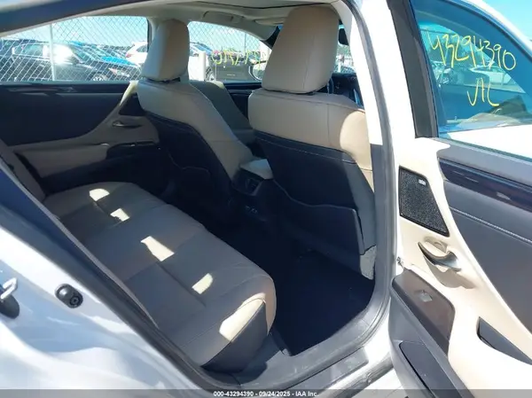 58AEZ1B1XLU055287 2020 LEXUS ES - Image 8