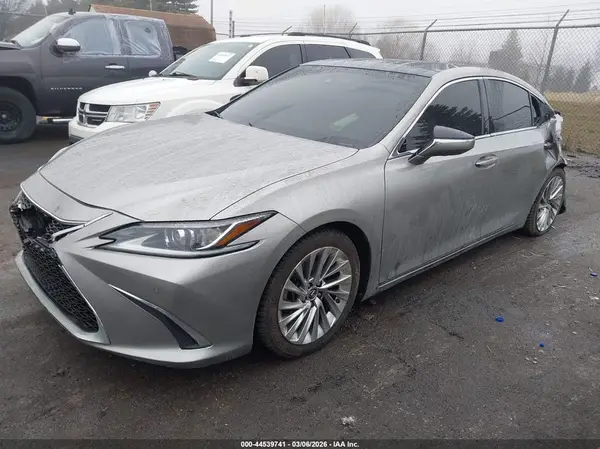 58AEZ1B1XLU066032 2020 LEXUS ES - Image 2