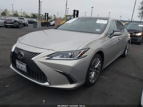 58AEZ1B1XMU096598 2021 LEXUS ES - Image 2