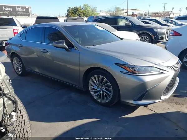 58AF21B18LU009868 2020 LEXUS ES - Image 1