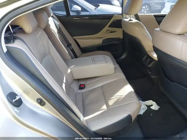 58AF21B18LU009868 2020 LEXUS ES - Image 8