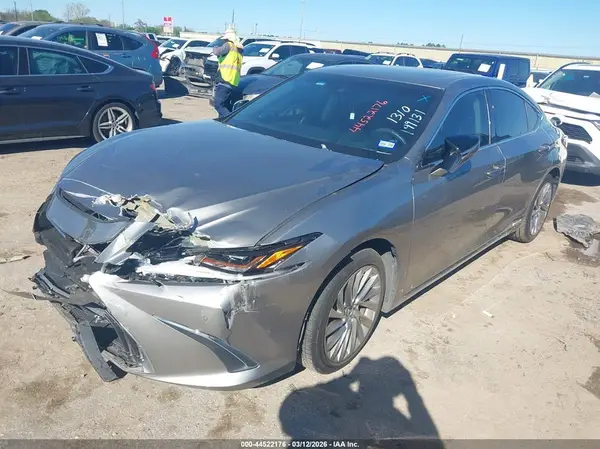 58AF21B19LU009247 2020 LEXUS ES - Image 2