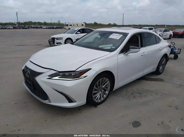 58AF21B1XLU007085 2020 LEXUS ES - Image 2