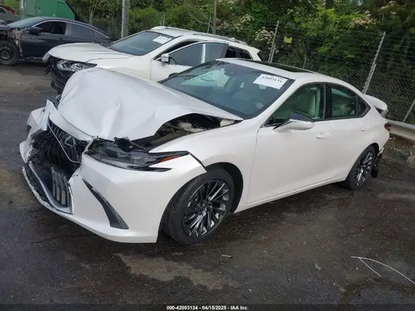 58AFA1C11RU045086 2024 LEXUS ES - Image 2
