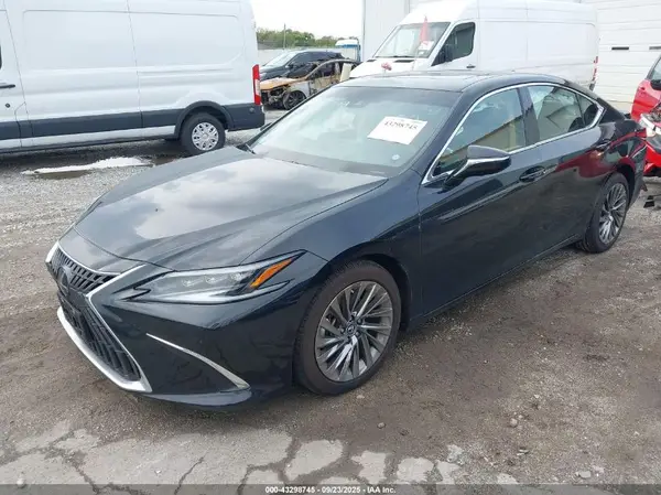 58AFA1C14SU067458 2025 LEXUS ES - Image 2
