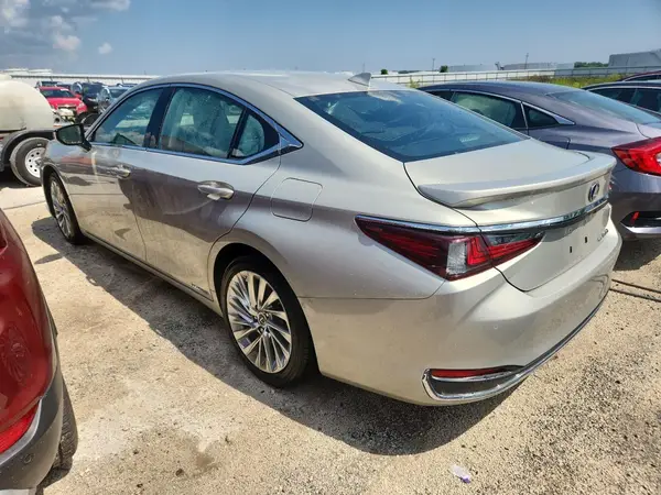 58AFA1C15MU001648 2021 LEXUS ES - Image 2