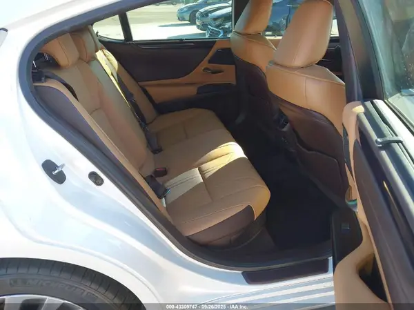 58AFA1C16MU002162 2021 LEXUS ES - Image 8
