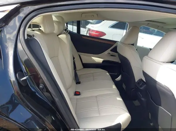 58AFA1C16SU067283 2025 LEXUS ES - Image 8