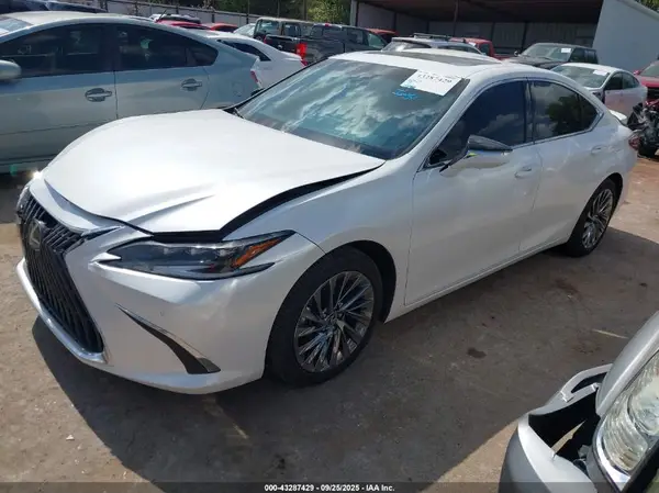 58AFA1C18SU062280 2025 LEXUS ES - Image 2