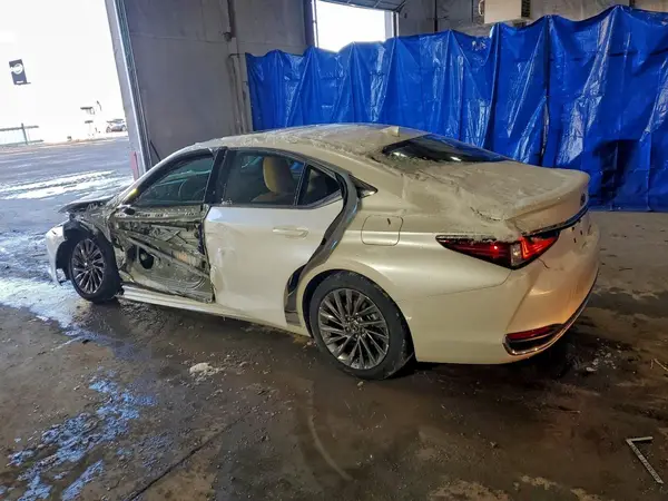 58AFA1C18SU063641 2025 LEXUS ES - Image 2