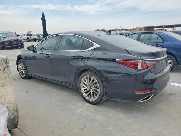 58AFZ1B13LU066815 2020 LEXUS ES - Image 2