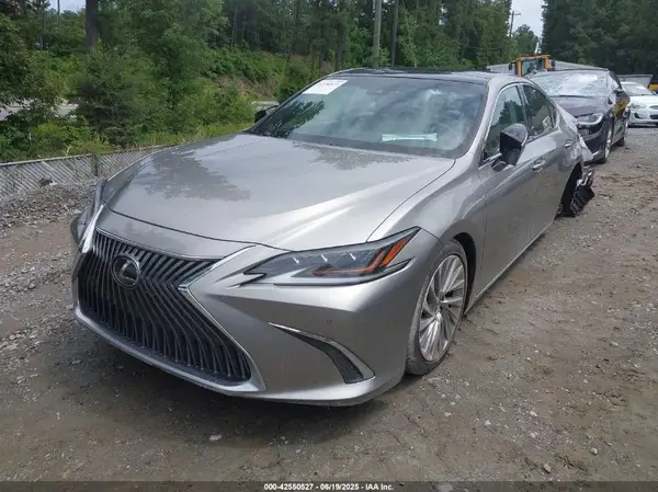 58AFZ1B13MU108112 2021 LEXUS ES - Image 2