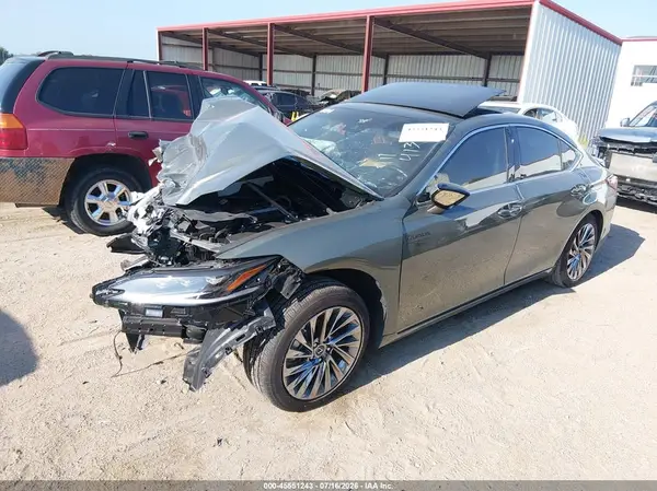 58AFZ1B13SU211317 2025 LEXUS ES - Image 2