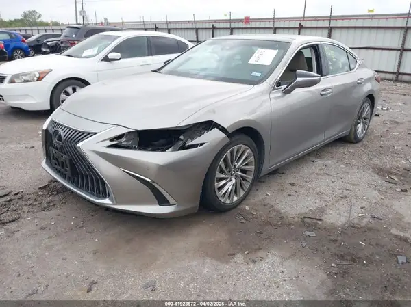 58AFZ1B14MU107602 2021 LEXUS ES - Image 2