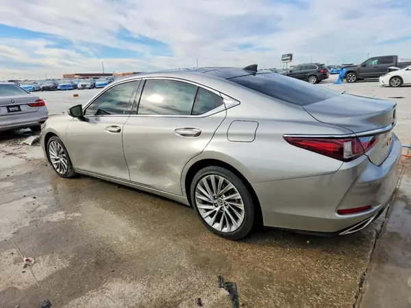 58AFZ1B15MU106913 2021 LEXUS ES - Image 2