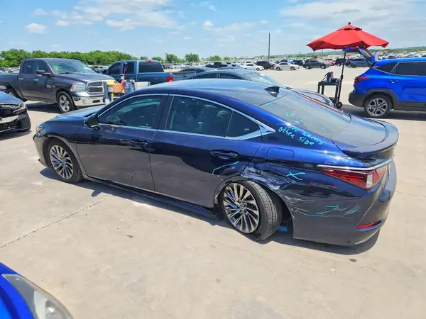 58AFZ1B15SU202974 2025 LEXUS ES - Image 2