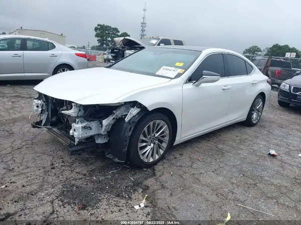 58AFZ1B16LU069563 2020 LEXUS ES - Image 2