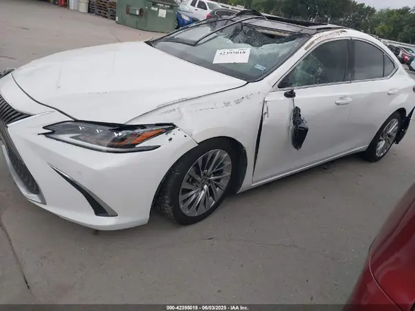 58AFZ1B16MU101039 2021 LEXUS ES - Image 2
