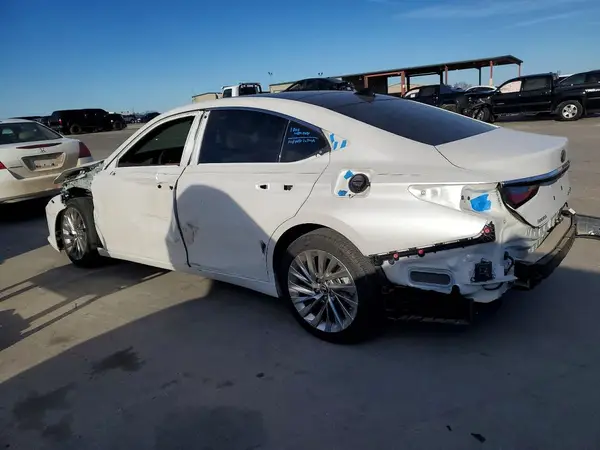 58AFZ1B17LU068146 2020 LEXUS ES - Image 2
