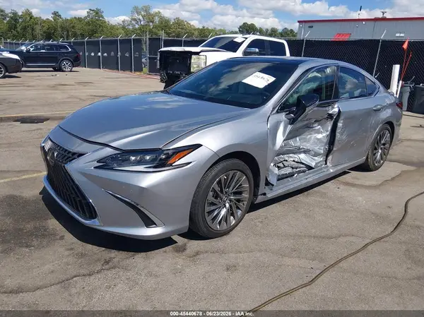 58AFZ1B17RU166568 2024 LEXUS ES - Image 2