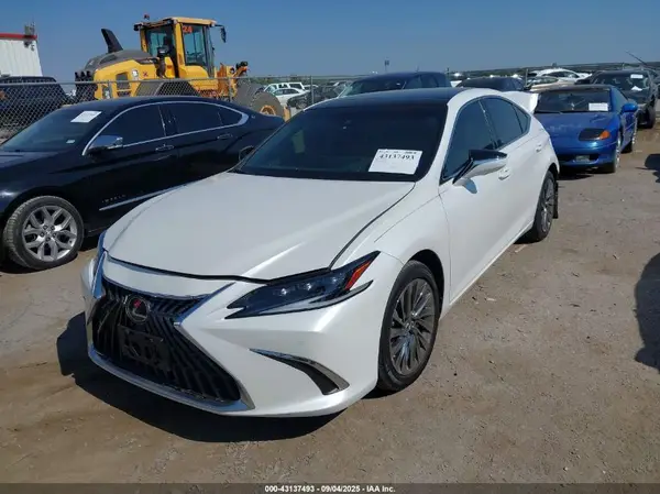 58AFZ1B17SU198877 2025 LEXUS ES - Image 2