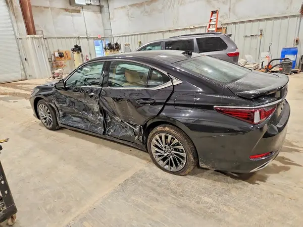 58AFZ1B17SU207660 2025 LEXUS ES - Image 2