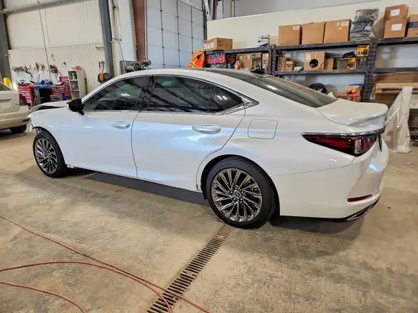 58AFZ1B18SU186382 2025 LEXUS ES - Image 2