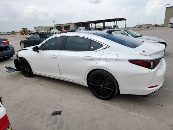58AFZ1B18SU198046 2025 LEXUS ES - Image 2