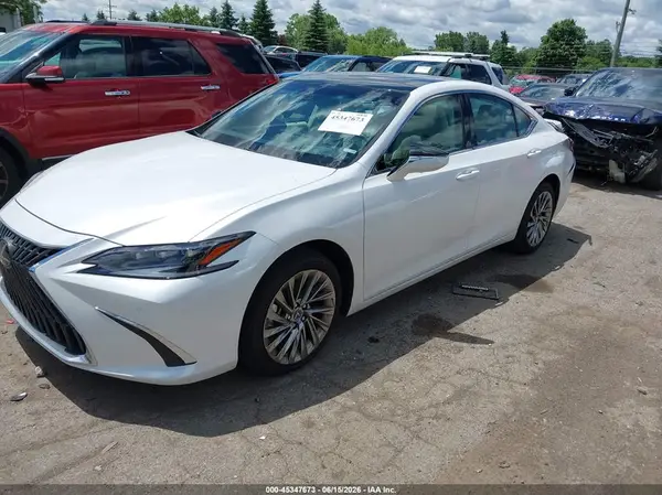 58AFZ1B18SU218313 2025 LEXUS ES - Image 2
