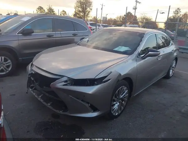 58AFZ1B19LU068388 2020 LEXUS ES - Image 2