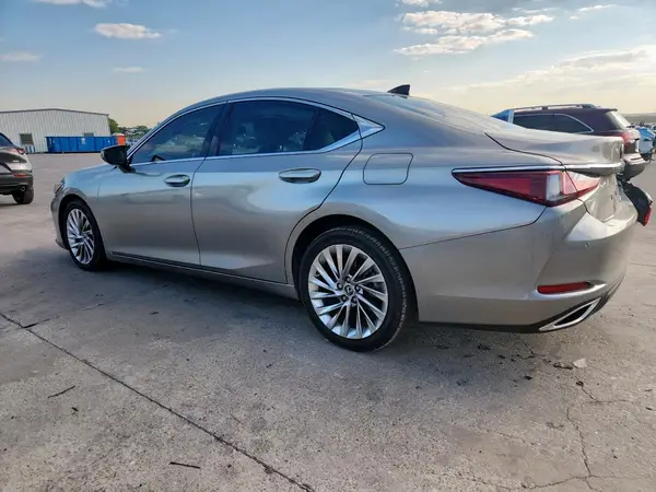 58AFZ1B19LU069069 2020 LEXUS ES - Image 2