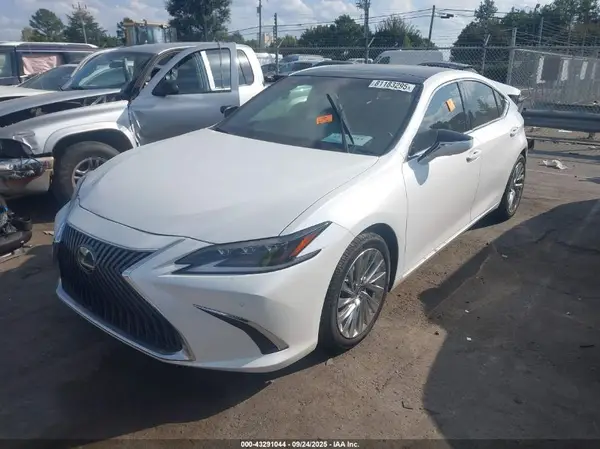 58AFZ1B19LU074806 2020 LEXUS ES - Image 2