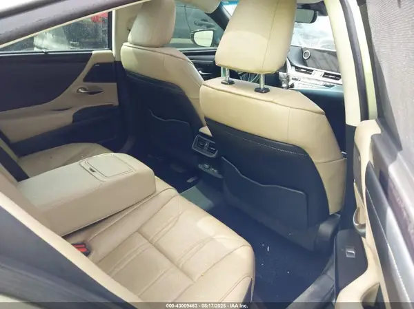 58AFZ1B19MU105165 2021 LEXUS ES - Image 8
