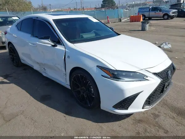 58AGA1C13NU018308 2022 LEXUS ES - Image 1