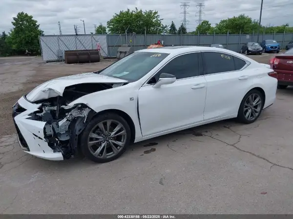 58AGZ1B10LU075797 2020 LEXUS ES - Image 2