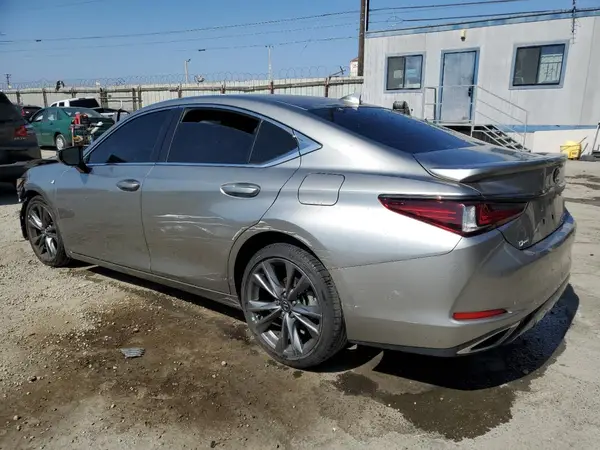 58AGZ1B10MU108282 2021 LEXUS ES - Image 2