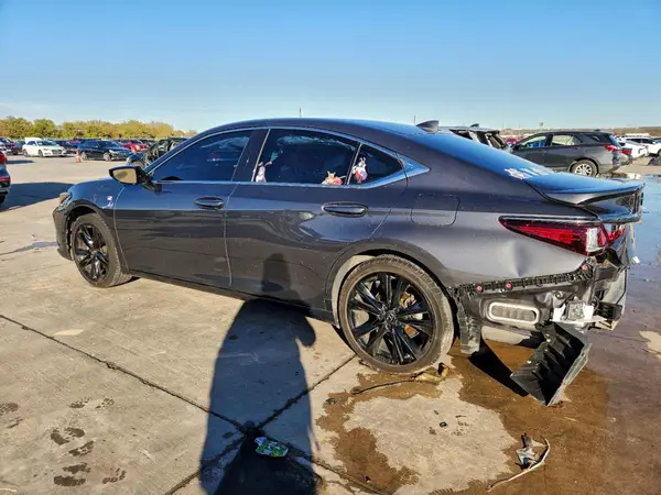58AGZ1B10NU130638 2022 LEXUS ES - Image 2