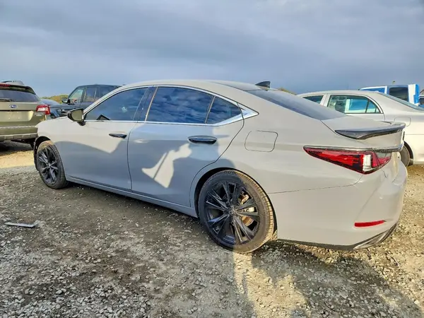 58AGZ1B10NU138304 2022 LEXUS ES - Image 2