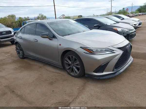 58AGZ1B11LU054571 2020 LEXUS ES - Image 1