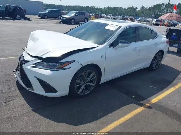 58AGZ1B11LU065716 2020 LEXUS ES - Image 2