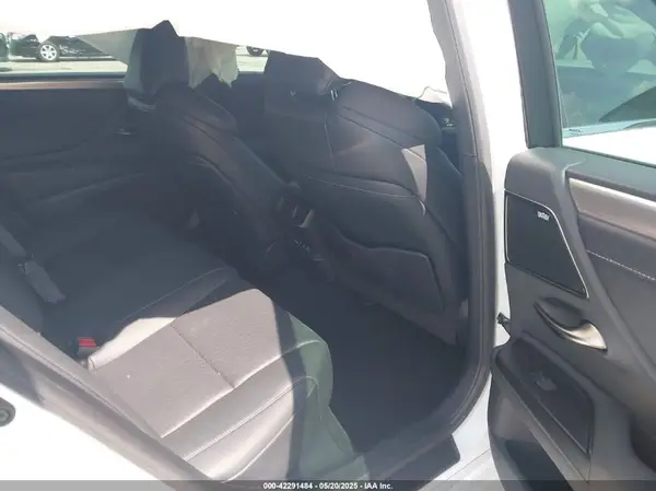 58AGZ1B11LU065716 2020 LEXUS ES - Image 8