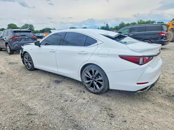 58AGZ1B11LU070446 2020 LEXUS ES - Image 2