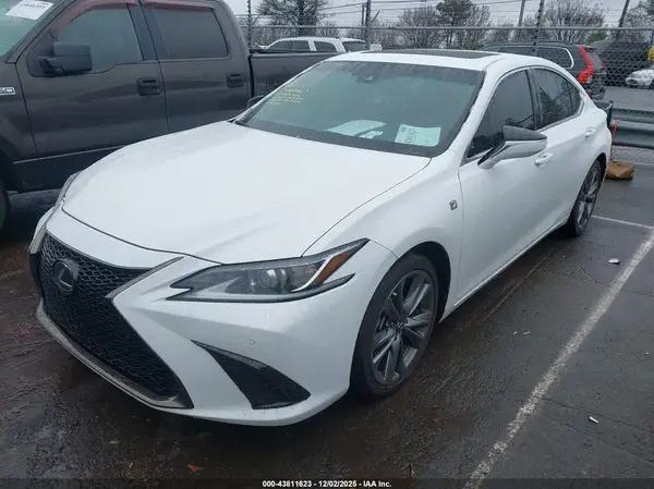 58AGZ1B11LU070608 2020 LEXUS ES - Image 2