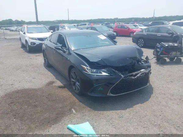 58AGZ1B11MU089564 2021 LEXUS ES - Image 1