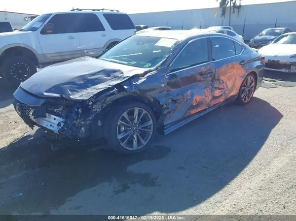 58AGZ1B12MU091825 2021 LEXUS ES - Image 2