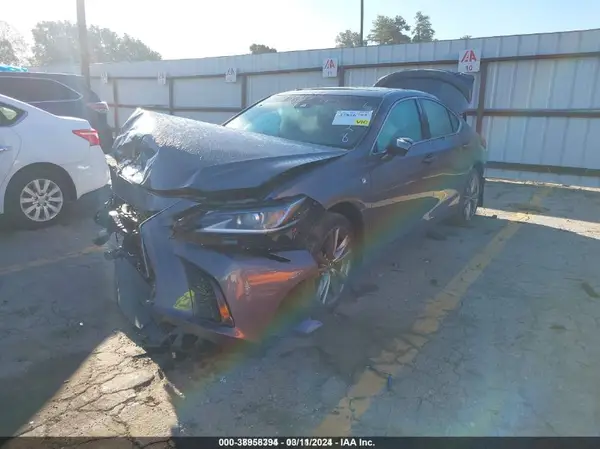 58AGZ1B15LU061328 2020 LEXUS ES - Image 2