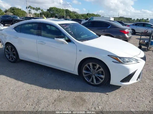 58AGZ1B15LU068053 2020 LEXUS ES - Image 1