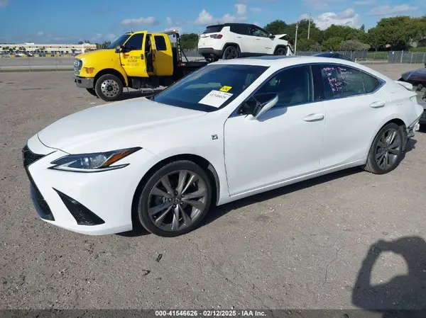 58AGZ1B15LU068053 2020 LEXUS ES - Image 2
