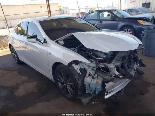 58AGZ1B16LU078459 2020 LEXUS ES - Image 1